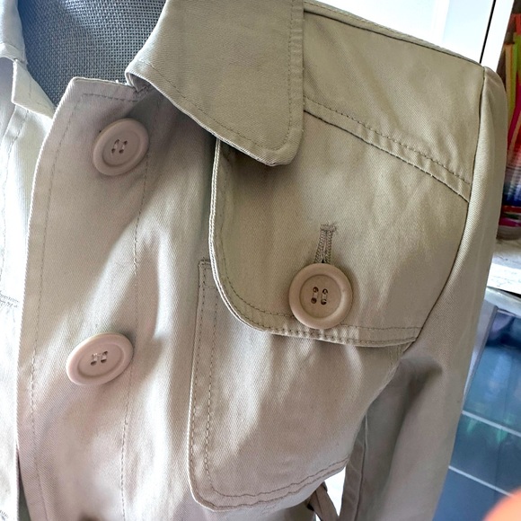 Beautiful Well Kept Long Trench Coat - Picture 3 of 9